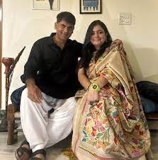 saurabh dwivedi wife