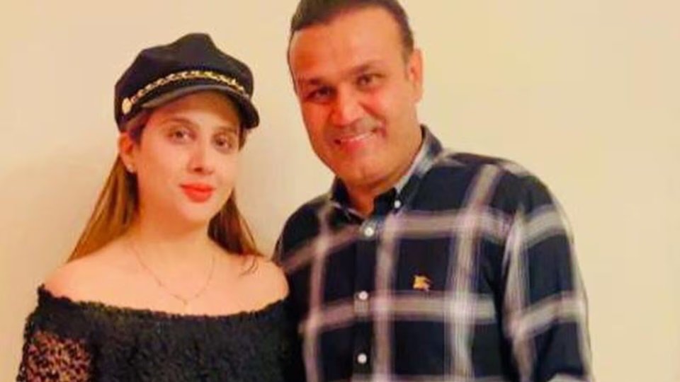 virender sehwag wife