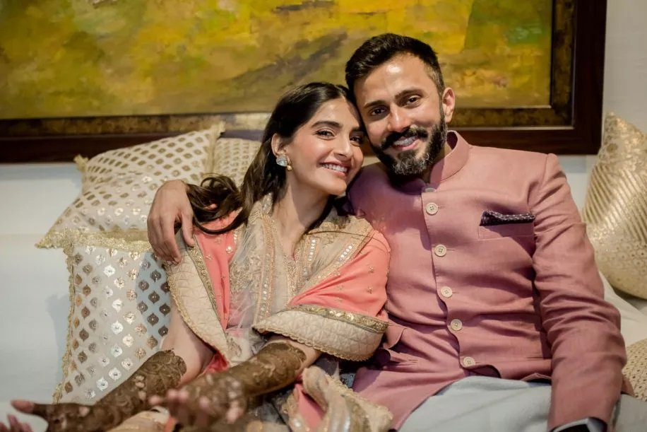 anand ahuja first wife