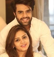 manish paul wife