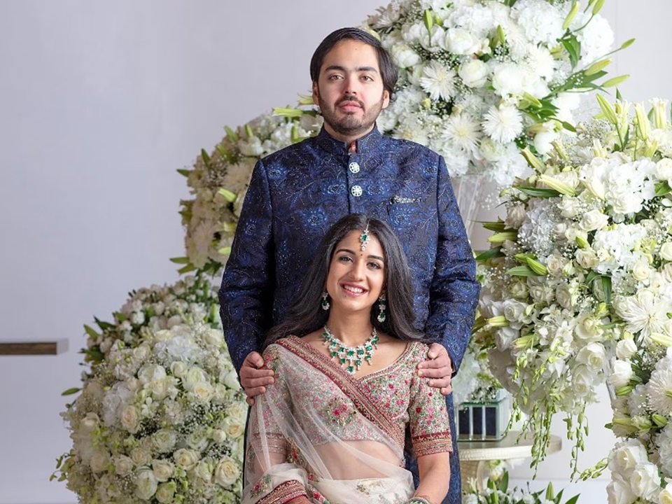 anant ambani wife age