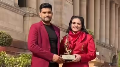 deepak hooda wife