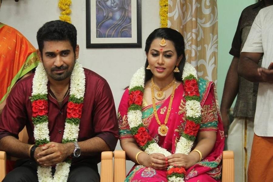 vijay antony wife