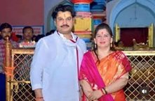 dhananjay munde wife